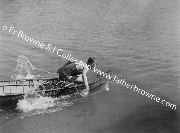 AT FRITTON DECOY HUGH TAYLOR IN BOAT